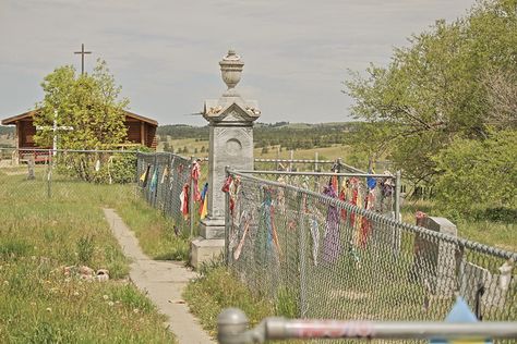 Native Reservation Aesthetic, Pine Ridge Reservation, Native American Reservation, Native American Paintings, World Cultures, South Dakota, Garden Arch, Native American, Beautiful Places