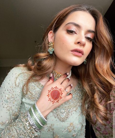 Minal Mubeen Khan is a Pakistani television actress. Engagement Looks, Long Bridal Hair, Engagement Look, Minal Khan, Engagement Bride, Beauty Makeup Photography, Bridal Mehendi Designs, Bridal Shower Outfit, Pakistani Fashion Party Wear