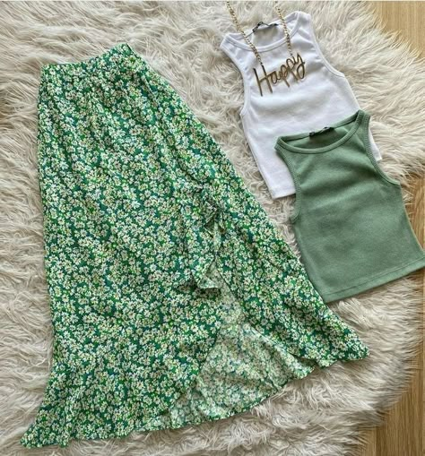 Long Layered Skirt, Fashion Outfits Modest, Fashion Outfits Casual, Fashion Garments, Cute Modest Outfits, Outfits Modest, Cute Skirt Outfits, Europe Outfits, Skirt Casual