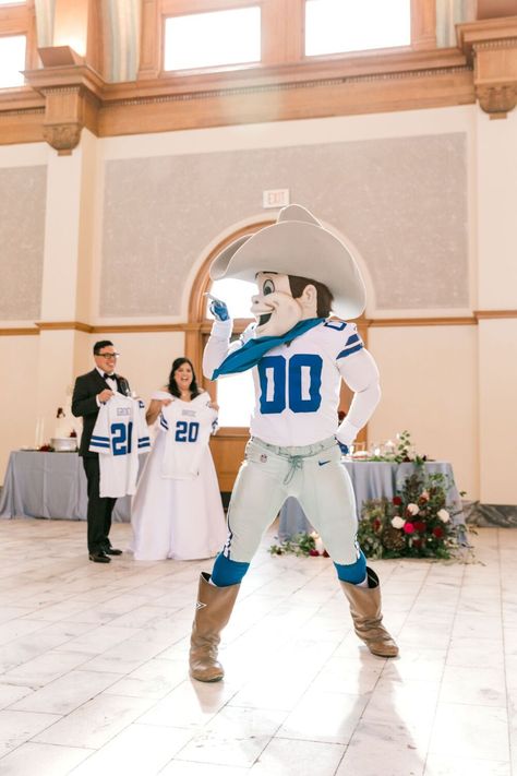 Have the Dallas Cowboys Mascot at Your Wedding - Rowdy at Your Wedding | Dallas Wedding Photographer Dallas Cowboys Baby Clothes, Dallas Cowboys Wedding, Downtown Fort Worth, Dallas Cowboys Football Team, Daytime Wedding, Cowboy Wedding, Dfw Wedding, Dallas Cowboys Football, Cowboys Football