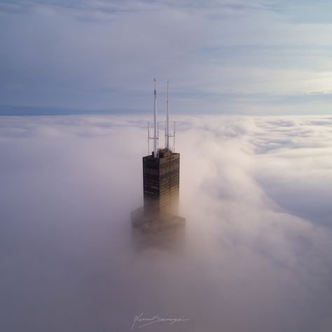 TGIF right? It’s official, low fog and thunderstorms are back in town so let the games begin! This is Sears tower guarding our airspace. What do you think? Cloud Palace, Ns Art, Sears Tower, Let The Games Begin, Nice Pictures, Star Wars Ships, Concept Ships, Windy City, The Games