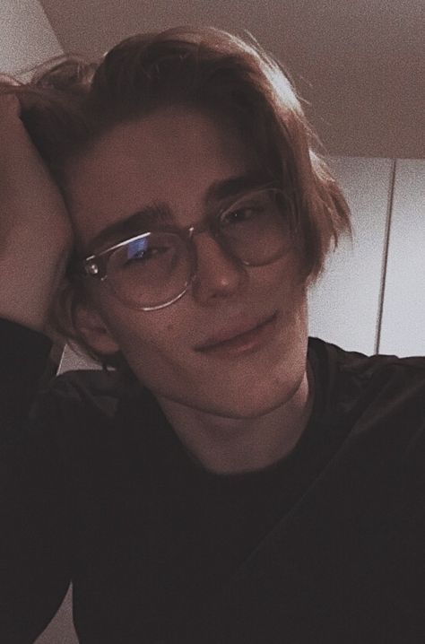 𝐛𝐞𝐧𝐣𝐚𝐦𝐢𝐧 𝐚𝐬𝐭𝐨𝐧 Benjamin Aston, Feeling Trapped, Character Inspiration, Models, Stars, The Originals, Quick Saves