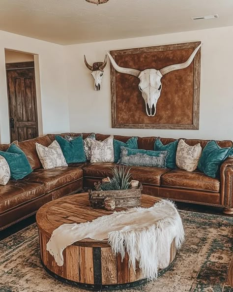 Southwest Living Room Ideas, Western Chic Living Room, Western Living Room Decorating Ideas, Cowboy Living Room, Boho Western Living Room, Western Living Room Ideas, Western Style Living Room, Southwest Living Room, Masculine Home Decor