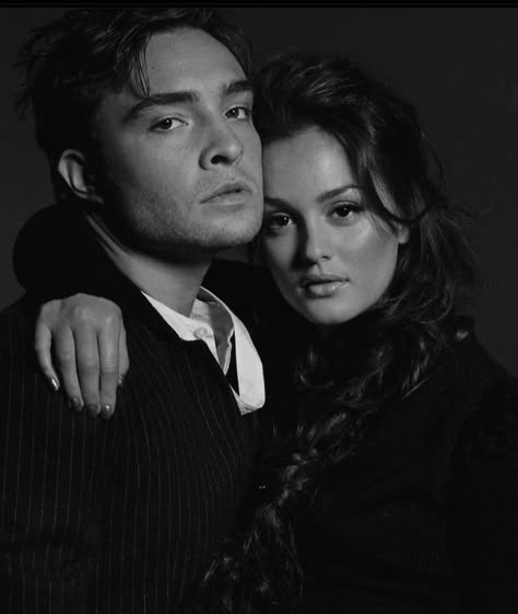 Blair Waldorf (Leighton Meester) and Chuck Bass (Ed Westwick) in Gossip Girl Chuck Et Blair, Chuck E Blair, Chuck Y Blair, Mode Gossip Girl, Gossip Girl Cast, Estilo Gossip Girl, Estilo Blair Waldorf, Gossip Girl Quotes, Blair And Chuck