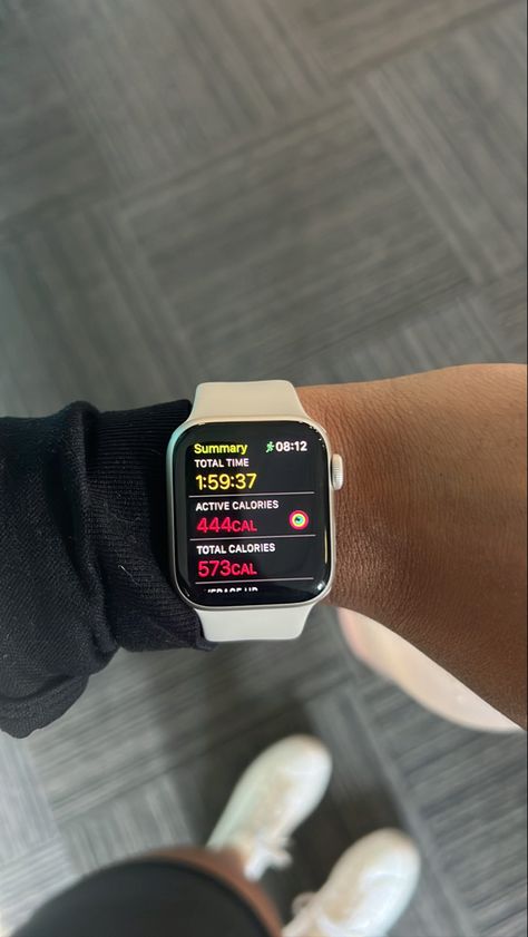 Apple Watch SE traditional weight lifting workout activity total active calories burned time worked out Apple Watch Activity Rings, Apple Watch Rings, Apple Watch Vision Board, Fitness Watch Aesthetic, Apple Watch Workout, Running Watch Aesthetic, Apple Fitness Plus Workout Plan, Aesthetic Apple Watch, Apple Watch Gym Aesthetic