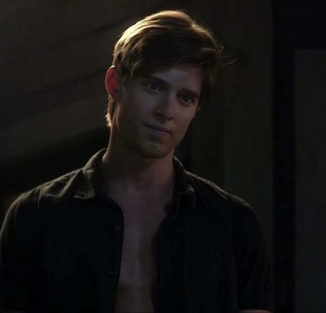 Drew Van Acker Pretty Little Liars, Jason Dilaurentis Icons, Jason Dilaurentis Aesthetic, Jason Pretty Little Liars, Wren Kingston, Pll Jason, Noel Kahn, Pretty Little Liars Characters, Running With The Wolves