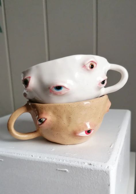 Clay Ciggerate, Creepy Ceramics Ideas, Weird Ceramic Art, Creepy Mugs, Weird Clay Ideas, Monster Mugs Ceramics, Horror Ceramics, Creepy Pottery, Monster Ceramics