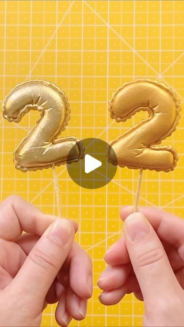 Fondant Number Cake Topper, Number Balloons Decoration, Birthday Cookies Ideas, Fondant Numbers Topper, Birthday Cake With Balloons, Lollipops Diy, Fondant Numbers, Frosting Piping, Numbers Cake