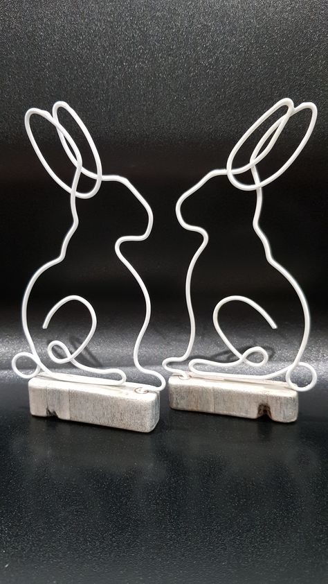 Easter bunny rabbits Wire Bunny, Easter Bunny Template, Rabbit Crafts, Wire Knitting, Recycled Metal Art, Blue Drawings, Knitted Toys Free Patterns, Wire Tutorials, Rabbit Sculpture