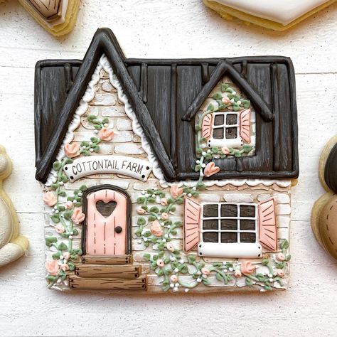 Easter Gingerbread House, Gingerbread Party, Cookie Decorating Party, Iced Sugar Cookies, Cookie House, Gingerbread House Decorations, Spring Cookies, Cute Cottage, Christmas Gingerbread House