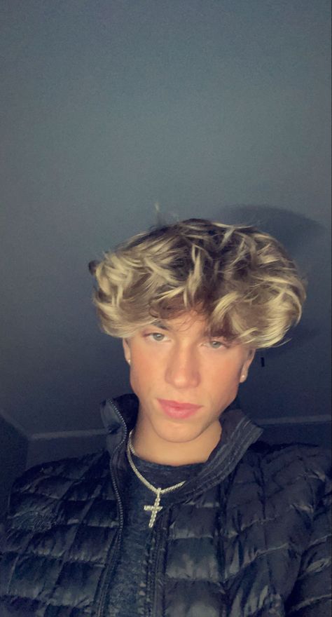 Fluffy hair blond boy Boys With Blue Eyes, Logan Shroyer, Messy Hair Boy, Cute Blonde Hair, Blond Boy, Blue Eyes Blonde, Short Hair For Boys, Brown Hair Boy, Men Blonde Hair