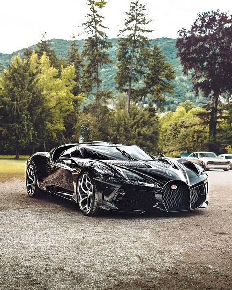 B U G A T T I on Instagram: “Black Monster - La voiture Noire 🖤 Pic by: @aaronandcars 👌 #bugatti #lavoiturenoire #car #cars #ламборгини #supercars #instacars #carpic…” Xe Bugatti, Aston Martin Vanquish, Car Backgrounds, Top Luxury Cars, Lamborghini Veneno, Pagani Huayra, Bugatti Cars, Hyundai Veloster, Exotic Sports Cars