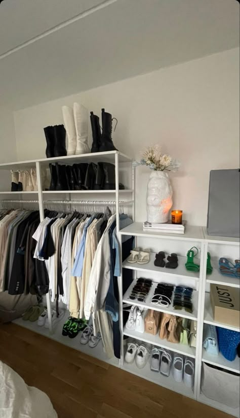 Functional Closet, Clothing Rack Bedroom, Flat Decor, Wardrobe Room, Pinterest Room Decor, Cute Home Decor, Room Makeover Inspiration, Apartment Inspiration, Apartment Room