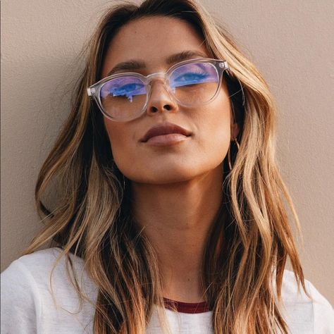 New In Case Round Lens Clear Frame Blue Light Protection Rare Style Cheap Eyeglasses, Girls Glasses, Glasses Outfit, Clear Glasses Frames, Quay Australia Sunglasses, Cholo Art, Celebrity Casual Outfits, Blue Lens, Blue Glasses