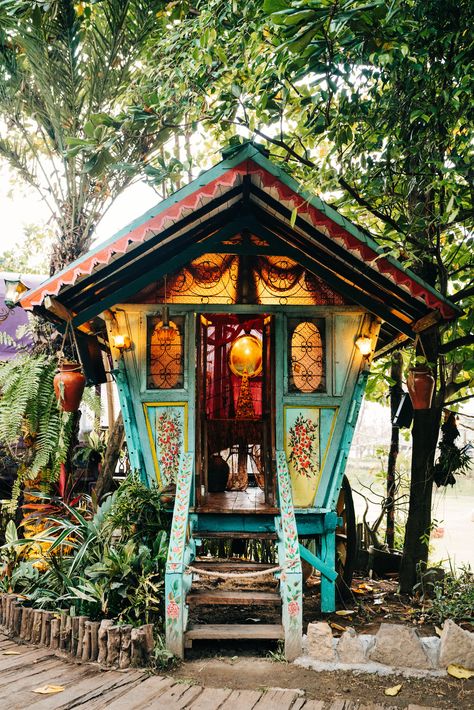 Dream gypsy home Treehouse Design Architecture, Treehouse Masters, Tree House Kids, Bohemian Garden, Cozy Backyard, Tree House Designs, Casa Country, Have Inspiration, Awesome Bedrooms