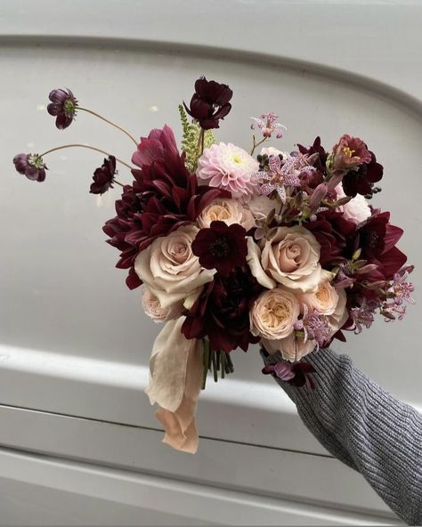 Wine Wedding Flowers, Moody Wedding Flowers, Bridal Florals, Romantic Wedding Colors, Dark Wedding Theme, Classy Halloween, Bridal Bouquet Fall, Wedding Colours, Winter Bouquet