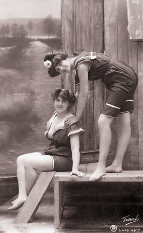 1890s Swimwear, 1920s Bathing Suits, Women Modeling, Bathing Costumes, Vintage Bathing Suits, Bathing Beauty, Vintage Swim, Vintage Everyday, Studio Portrait