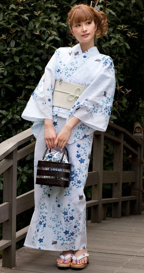 Casual Kimono Japanese, Japan Fashion Casual, Yukata Women, Japanese Traditional Clothes, Japanese Yukata, Japanese Traditional Clothing, Cute Kimonos, Yukata Kimono, Casual Kimono