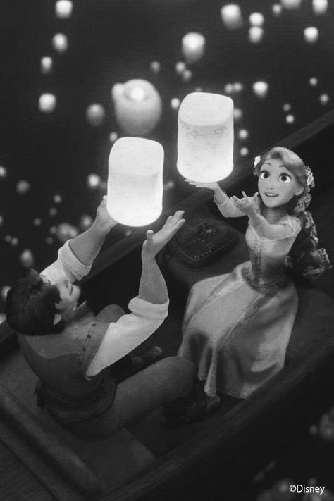 Tangled Black And White, Black Disney Aesthetic, Rapunzel Black And White, Black Disney Wallpaper, Disney Romance Aesthetic, Disney Black And White Aesthetic, Disney Dark Aesthetic, Disney Princess Black And White, Dark Disney Aesthetic