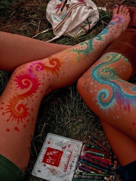 Ultimate Summer Bucket List, Glow Stick Party, Tattoo Diy, Festival Make Up, Bored Kids, Leg Art, Leg Painting, Temp Tattoo, Sternum Tattoo