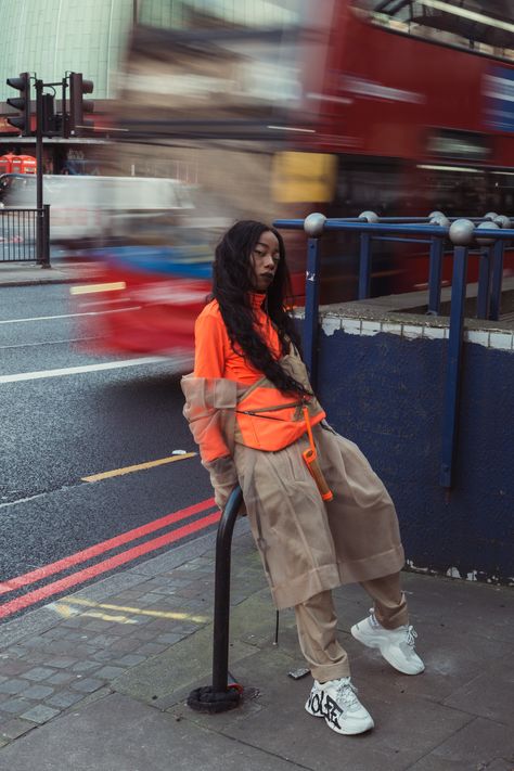 Street Style Shots: London Fashion Week Men’s Day 3 – PAUSE Online Cool Urban Outfits, Street Shoots Ideas, Urban Streetwear Photography, Inspiration For Photoshoot, Urban Pictures Photography, Street Style Editorial Photography, Street Editorial Fashion, Street Shoes Photography, Outdoor Streetwear Photoshoot