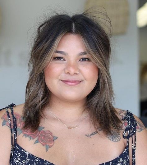 Flattering Bangs, Fat Face Haircuts, Plus Size Hairstyles, Hairstyles For Fat Faces, Chubby Face Haircuts, Long Side Bangs, Parted Bangs, Bangs For Round Face, Bangs With Medium Hair