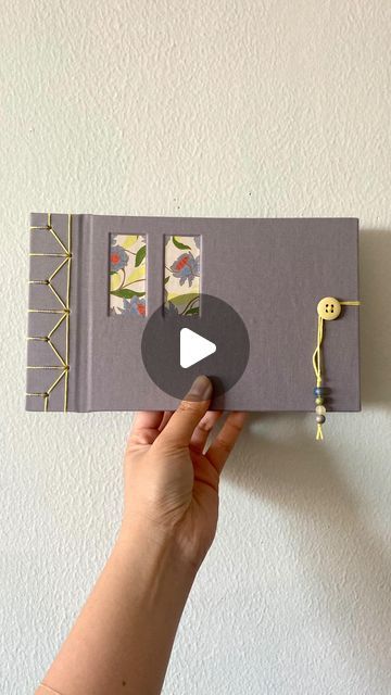 Japanese Binding Tutorial, Book Closures Ideas, Scrap Ideas Creativity, Japanese Binding Book, Easy Book Binding, Book Binding Ideas, Japanese Book Binding, Handmade Booklet, Book Binding Types