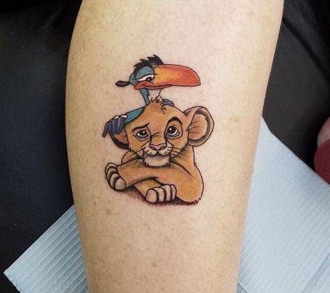 Simba and Zazu tattoo Sos Tattoo, Lion King Tattoo Ideas, King Tattoo Ideas, Lion King Tattoos, Disney Stitch Tattoo, Disney Sleeve Tattoos, Lion Art Tattoo, Lion King Tattoo, Tattoos Beautiful