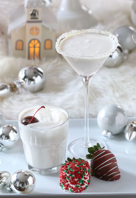 White Christmas Martini Cocktail Recipe. 2 parts Vanilla Vodka - 2 parts White Chocolate Liqueur - 1 part White Creme de Cacao - 1 part half-and-half - Honey and coarse sanding sugar for rim garnish. White Christmas Martini Recipe, Snowflake Martini, White Christmas Martini, Almond Cocktails, Christmas Martini Recipes, White Chocolate Snowflakes, White Chocolate Martini, Christmas Drinks Alcohol Recipes, Christmas Martini