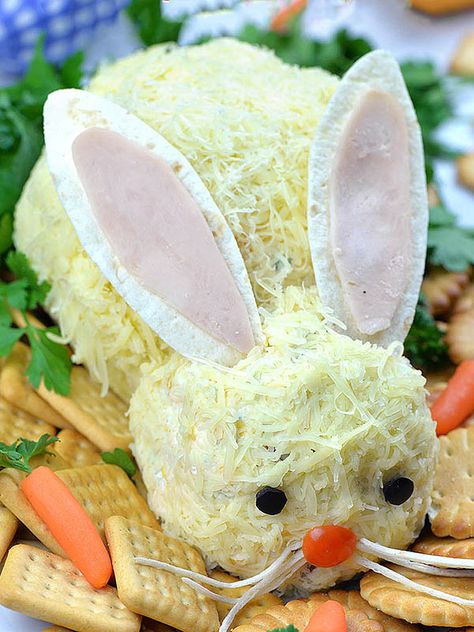 Easter Bunny Cheese Ball is delicious and easy Easter appetizer! This Easter Bunny is fun and festive version of classic cheese ball recipe with cream... Bunny Cheese Ball, Easter Cheese Ball, Classic Cheese Ball, Easter Appetizer, Easter Appetizers Easy, Easy Easter Recipes, Appetizers Ideas, Easter Food Appetizers, Recipes Easter