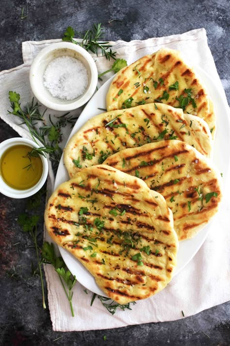 Easy Grilled Flatbread Grilled Flatbread, Homemade Flatbread, Grilled Bread, Flat Breads, Flatbread Recipes, Flat Bread, Bread Dough, Food 52, Flatbread