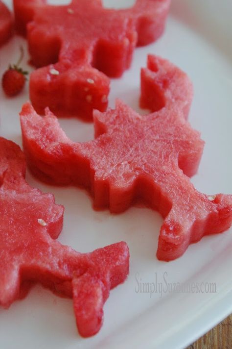 Crab Themed Food, Lobster Themed Birthday Party, Crawfish Themed Birthday Party, Lobster Bachelorette Party, Lobster Decorations Party, Coastal Birthday Party, Easy Summer Food, Lobster Bridal Shower Theme, Watermelon Shapes