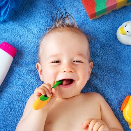 Is It Safe To Brush A Baby's Teeth? Only Once You Notice This #parenting #oralcare Baby Toothpaste, Tips Kesehatan, Baby Trivia, Dental Implants Cost, Newborn Needs, Baby Fruit, Baby Teether Toys, Baby Facts, Pediatric Dentist