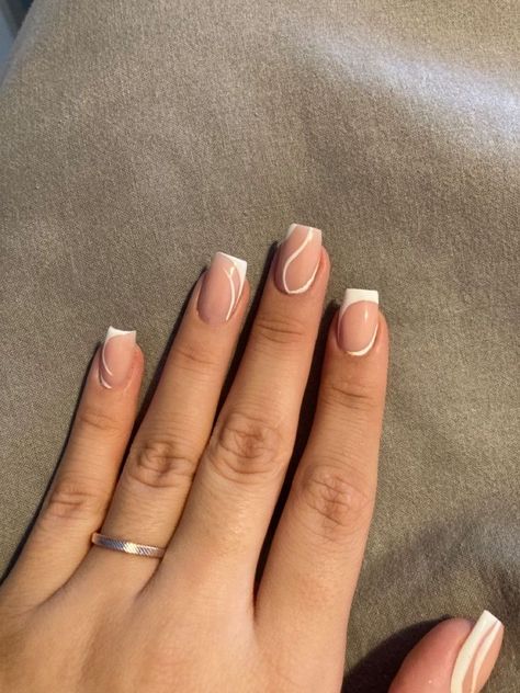 Short Box Acrylic Nails, Pretty Nails Short Square, Squared Off Nails, Grad Nails Square, Short Nails White And Pink, Simple Nail Designs Square Nails, Simple Nail Art Square, Mail Ideas Short Square, Short Squat Nails