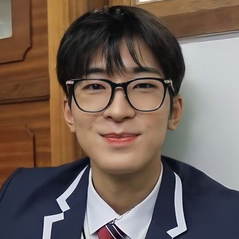 Wonwoo Glasses Cute, Wonwoo Id Picture, Wonwoo Bare Face, Wonwoo With Glasses, Cute Wonwoo, Wonwoo Glasses, Archi Student, Hannah Williams, Glasses Inspo