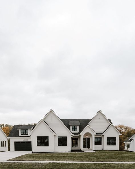 Black Birch Homes on Instagram: “Texture upon texture in this custom home exterior 🖤 . . . . . 📸 @brookepavel #transitionaldesign #bhghome…” Black Birch Homes, Home Exterior, Handmade Modern, Design Sponge, Dream House Plans, Transitional Design, Custom Home, Vintage Home Decor, Cozy House