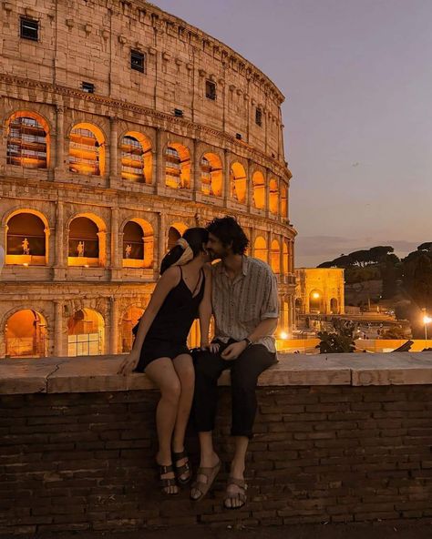 Couples In Europe Aesthetic, Italy Travel Aesthetic Couple, Colosseum Couple Photo, Rome Couple Photos, Family Trip To Italy, Milan Couple Photos, Rome Couple Aesthetic, Europe Couple Aesthetic, Couple In Italy Aesthetic