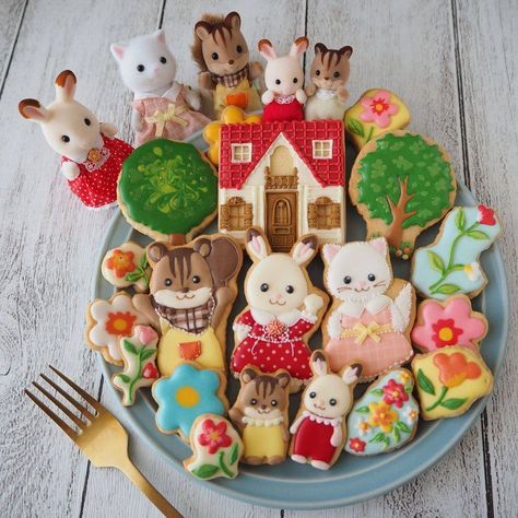 Calico Critters Families, Kawaii Cooking, Instruções Origami, Cute Baking, Cute Desserts, Sylvanian Families, Cute Toys, Decorated Cookies, Cute Cakes