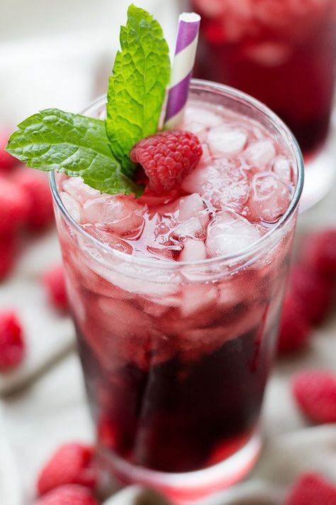 Red Wine Spritzer - Jennifer Meyering Raspberry Ice Tea Recipe, Red Wine Spritzer, Wine Spritzer Recipe, White Wine Spritzer, Raspberry Iced Tea, Spritzer Recipes, Iced Tea Recipe, Wine Spritzer, Iced Tea Recipes