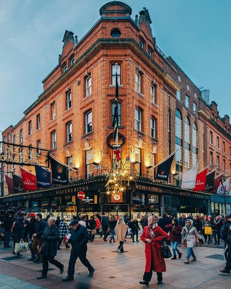 Very Christmassy Dublin, Ireland Grafton Street, Street Pictures, Europe Map, Under The Mistletoe, Dublin Ireland, British Isles, Dublin, Around The Worlds, Street View