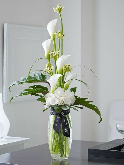 White Flower Arrangements, Large Flower Arrangements, Church Flower Arrangements, Creative Flower Arrangements, Flower Vase Arrangements, Flower Arrangements Simple, Church Flowers, Floral Arrangements Diy, Modern Flower Arrangements