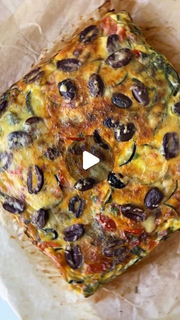 The Mediterranean Diet 🇺🇸 on Instagram: "Tomato and courgette slice (Gail’s dupe!) 🍅FOR FAMILY
🫶Thanks @nutritionbyamber

✅️ Portion serves 4
✅️ Calories/portion 225
🥳 So you can lose weight and enjoy delicious food with your family at home

You will need…
* 2 tbsp EVOO
* 1 red onion, finely diced
* 2 courgettes, sliced
* 1 red pepper, diced
* 200g cherry/baby plum tomatoes, halved
* 8 eggs
* 100ml milk
* Fresh mint
* Fresh parsley
* 1 tsp wholegrain mustard
* Handful of kalamata olives, halved
* 50g mature cheddar cheese, grated

1. Heat the EVOO in a frying pan, add the onion, courgette and red pepper and fry until everythibg is nice and soft
2. Add the cherry tomatoes and fry until they ahve softened. Then transfer all of it to a square baking tin.
3. In a bowl, whisk the eggs, mil Family At Home, Cherry Baby, The Mediterranean Diet, Plum Tomatoes, The Onion, Kalamata Olives, Chicken Tikka, Baking Tins, Cooking Videos