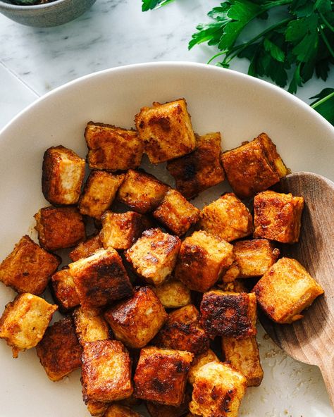 This crispy tofu recipe is the best, with crunchy sides and a tender interior! It's easy to make on the stovetop or baked. #tofu #tofurecipe #crispytofu #crispytofurecipe #easyrecipe #vegan #veganrecipe #dinnerrecipe #dinner #vegandinner #veagndinnerrecipe Crunchy Tofu, Tofu Recipe, Crispy Tofu, Baked Tofu, Bean Curd, Tofu Recipes, Bowls Recipe, Vegan Dinners, Vegan Gluten Free