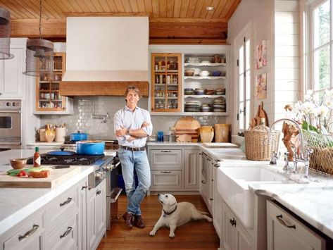 Food Network’s frequent guest John Besh gives us a tour of his Louisiana kitchen. Fantasy Kitchen, California Kitchen, Louisiana Kitchen, Tiffani Thiessen, Arabian Food, Louisiana Homes, Food Network Star, Neutral Kitchen, Food Network Magazine