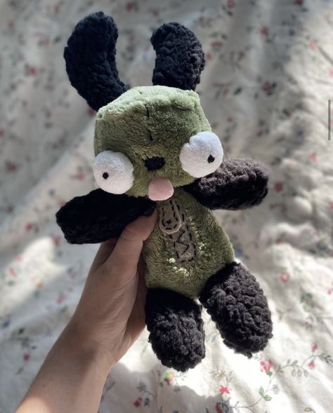 Cute Small Plushies Diy, Fnaf Stuffed Animals, Minecraft Plushies Diy, Emo Stuffed Animals, Creepy Cute Stuffed Animals, Hand Sewn Plush, Handmade Plushies Diy, Creepy Cute Plushies, Unique Stuffed Animals