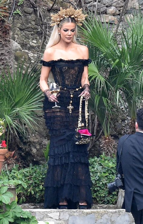 Mexican Cottage, Estilo Khloe Kardashian, Khloe Kardashian Outfits, Kourtney Kardashian And Travis, Kardashian Wedding, Khloe Kardashian Style, Kloe Kardashian, Kardashian Outfit, Catty Noir