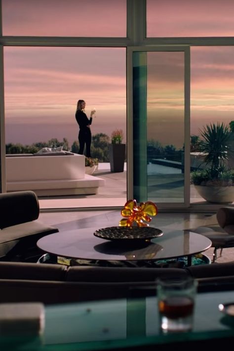 The Breathtaking Homes in Big Little Lies Will Blow You Away Coastal Luxury, 80s Interior, Summer Houses, Don Draper, Mystery Party, Big Little Lies, Shailene Woodley, Inspired Living, California Homes