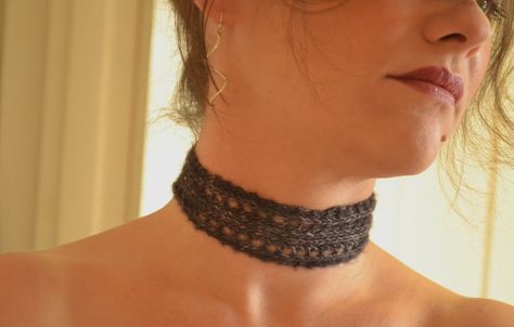 Knitting Novice: Free Pattern: The Nameless Choker Knitted Choker, Choker Patterns, Knitting Board, Crochet Choker, Lace Knitting Stitches, Choker Necklace Designs, Knitting Patterns Free Scarf, Mercerized Cotton Yarn, Lace Choker