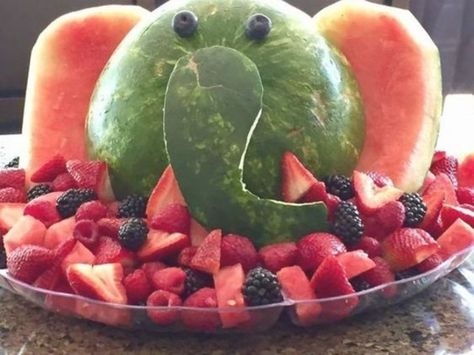 Gender Neutral Baby Shower Ideas, Neutral Baby Shower Ideas, Zoo Baby Shower, Safari Baby Shower Decorations, Wild Baby Shower, Safari Baby Shower Boy, Baby Shower Fruit, Jungle Safari Baby Shower, Baby Shower Safari Theme