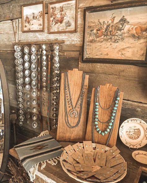 Western Display Ideas, Western Craft Show Booth, Western Craft Fair Display, Western Jewelry Organizer, Western Retail Display Ideas, Fall Vendor Booth, Western Vendor Booth Ideas, Western Jewelry Display, Western Jewelry Holder